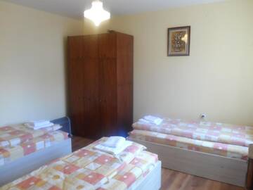 Фото номера Трехместный номер Гостевой дом Tainov House г. Самоков 7