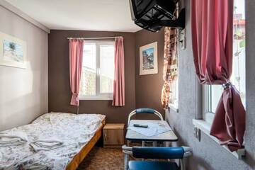Фото номера Двухместный номер с 1 кроватью, вид на сад Гостевой дом Guesthouse Laboro г. Самоков 3