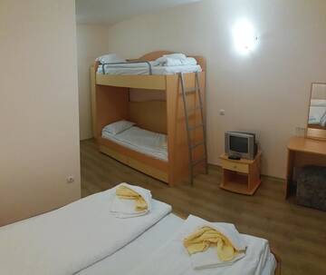 Фото номера Четырехместный номер Гостевой дом Comfort Guest House г. Самоков 3