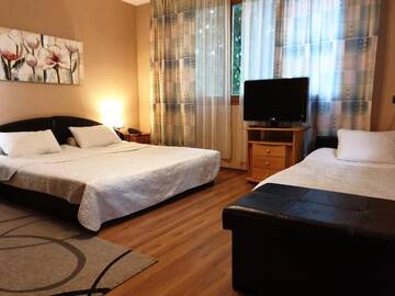 Фото номера Трехместный номер с ванной Отель Family Hotel Sonata г. Самоков 6