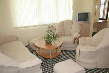 Фото номера Семейный номер (для 2 взрослых и 2 детей) Отель Family Hotel Elena г. Самоков 2