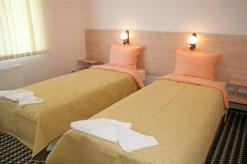 Фото номера Трехместный номер Отель Family Hotel Elena г. Самоков 2