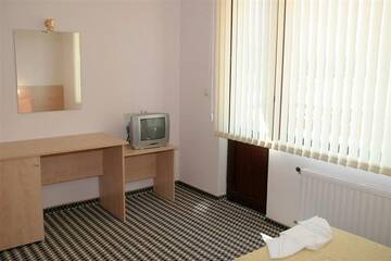 Фото номера Трехместный номер Отель Family Hotel Elena г. Самоков 3