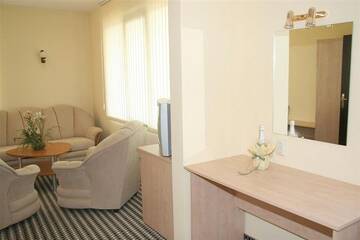 Фото номера Семейный номер (для 2 взрослых и 2 детей) Отель Family Hotel Elena г. Самоков 3